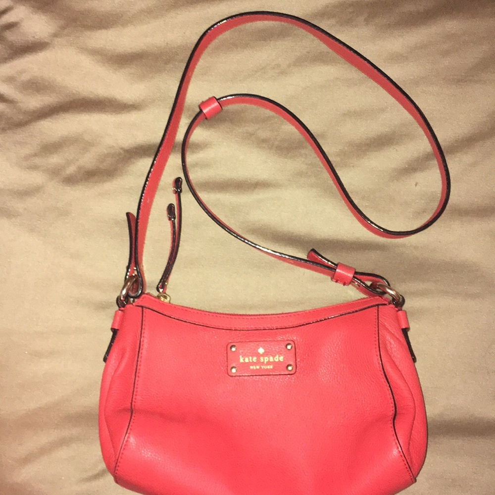 Kate Spade purse bag. Nearly new, barely used. - Picture 1 of 3